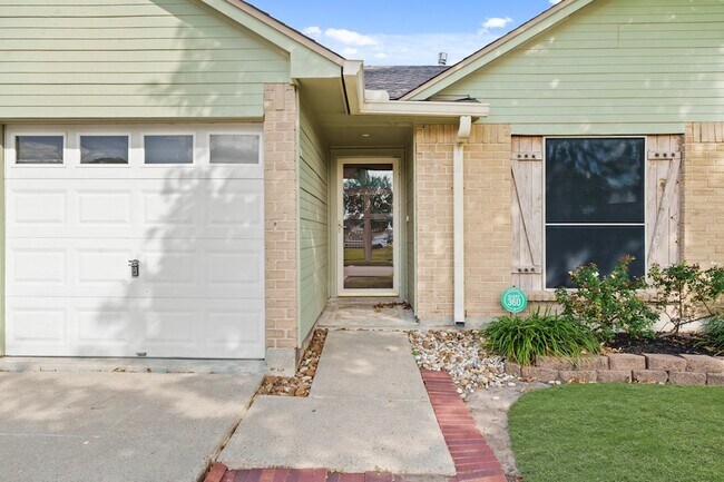 Building Photo - 3877 Pecan Cir