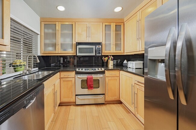 Building Photo - 48 Corniche Dr