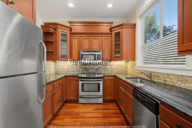 Building Photo - Beautiful Two Bedroom Townhouse In Humboldt - End Unit!