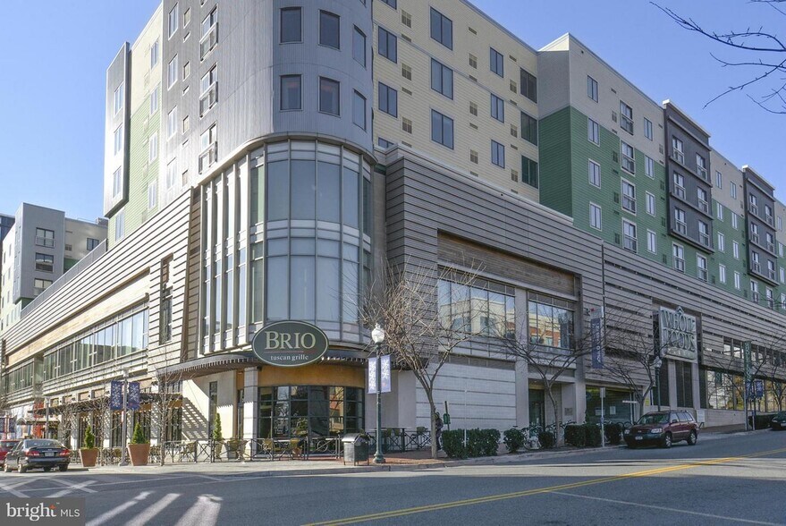 Woodglen Shopping Center - Whole Foods, LA Fitness, Spa, Restaurants (5 min drive / 25 min walk) - 10416 Rockville Pike