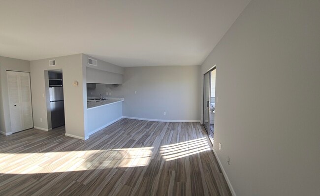 Building Photo - 308 Miracle Strip Pkwy SW