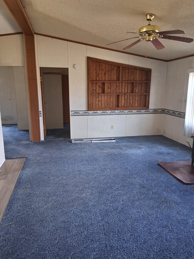 Building Photo - 1901 Meadowdale Ln