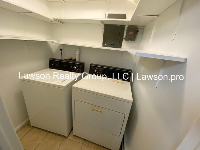 Building Photo - Welton 740-742