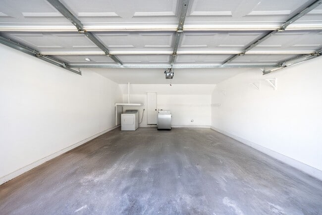 Building Photo - SPACIOUS 3 BED 2BATH UNIT LOCATED IN DESIRABLE MONTEREY PARK LOCATION!!