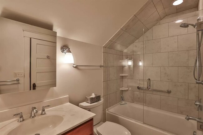 Building Photo - 476 Compton Rd