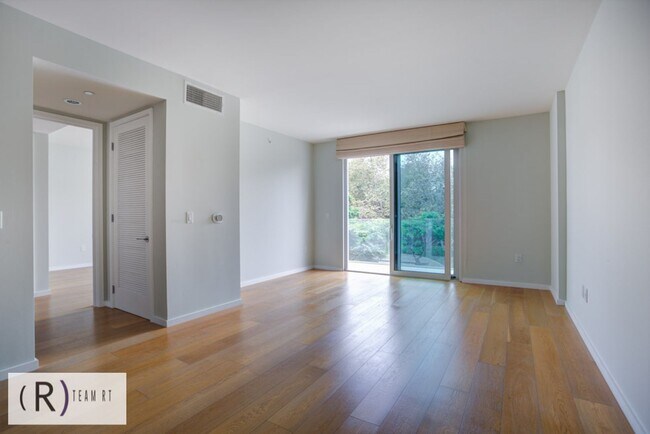 Building Photo - Oceanview Luxurious Chic Condo for High Quality Lifestyle