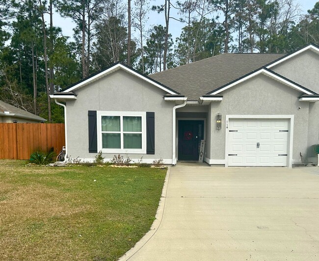 Primary Photo - 3/2 fenced in yard and close to base!