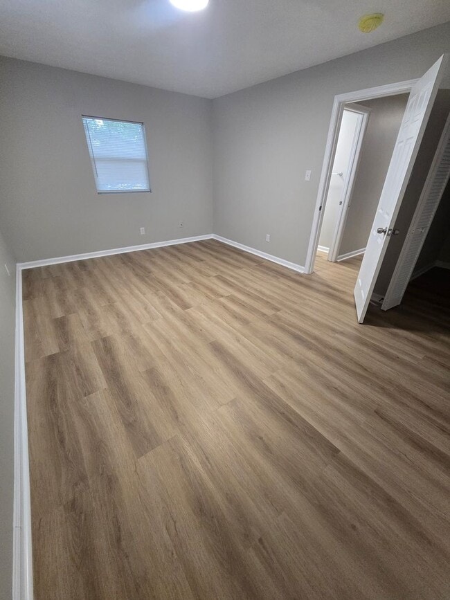 Building Photo - Welcome Home to Bellagio South Living: Where Comfort Meets Convenience