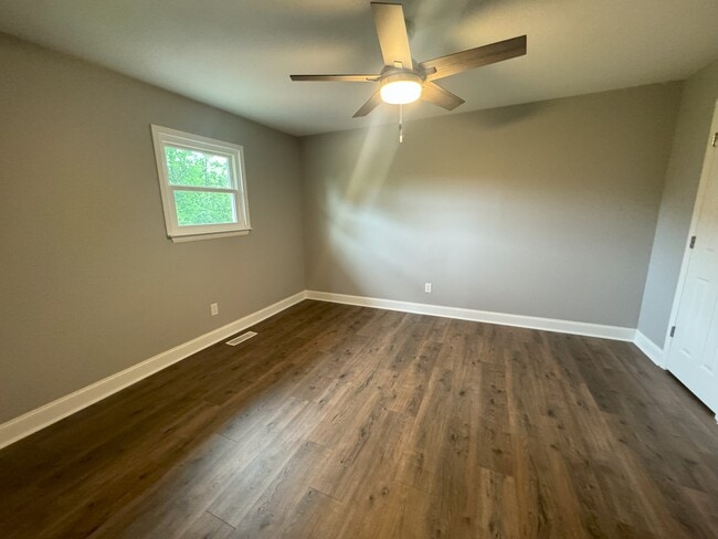 Building Photo - View Point Realty