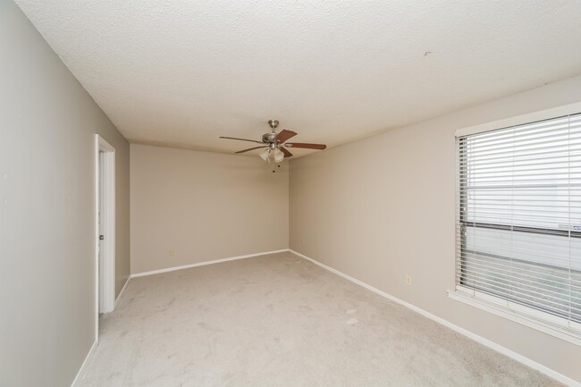 Building Photo - 5722 Ballenmoor Dr