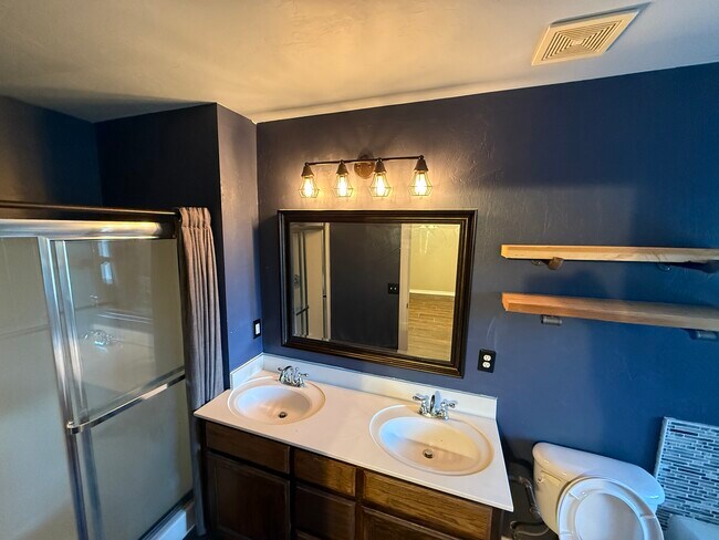 Building Photo - 15920 Korie Dr