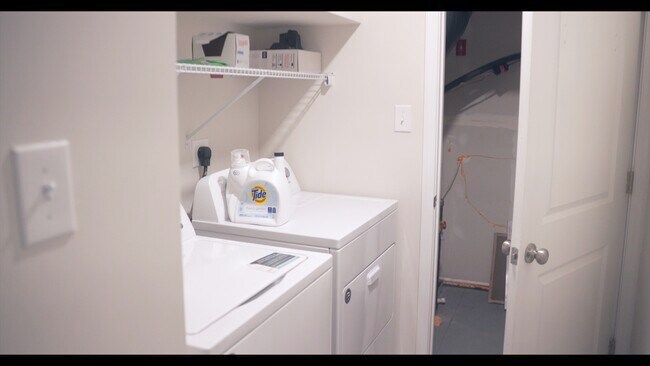 Building Photo - 1023 Klick Way