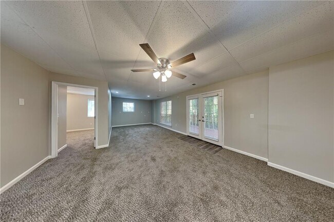 Building Photo - 4902 Sturbridge Crescent