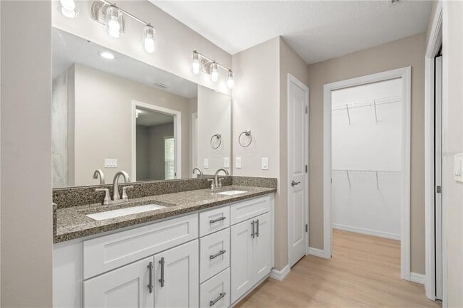 Building Photo - 519 SW 19th Ave