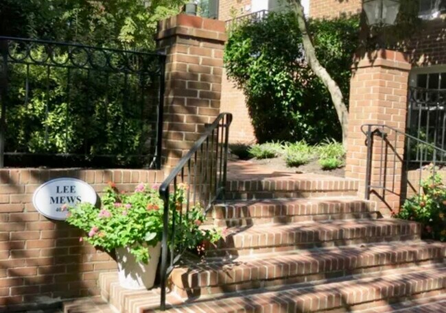 Building Photo - 420 1/2 N Saint Asaph St