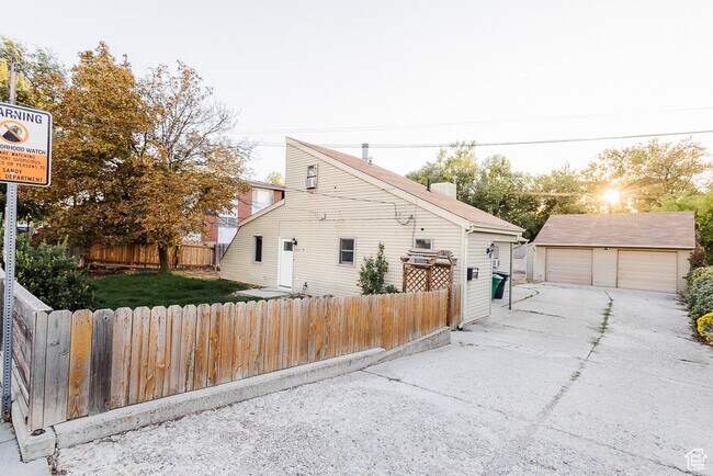 Building Photo - 8544 S 300 E