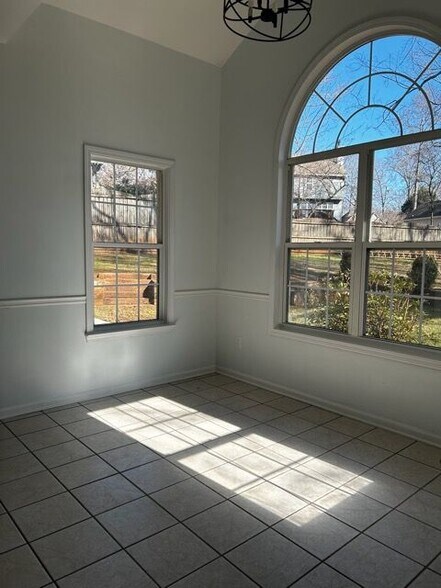 Building Photo - 1050 Dogwood Park Dr