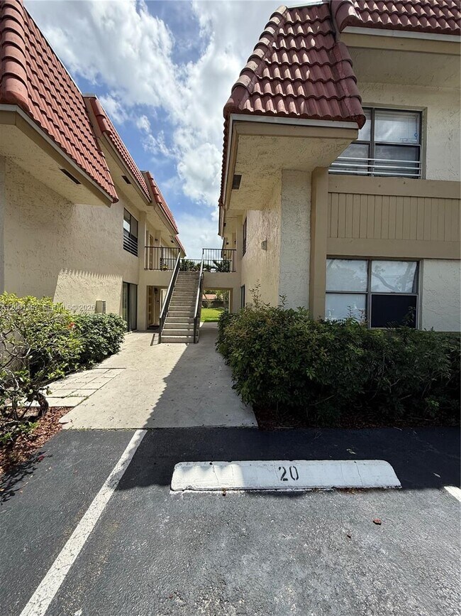 Building Photo - 11120 Royal Palm Blvd