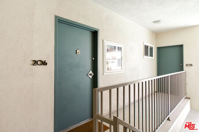 Building Photo - 1525 Hayworth Ave