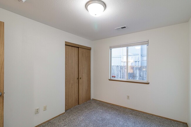 Building Photo - Ask About Our $500 Off Move In Special - N...