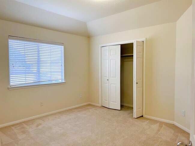 Building Photo - 18018 Timber Crossing Ln
