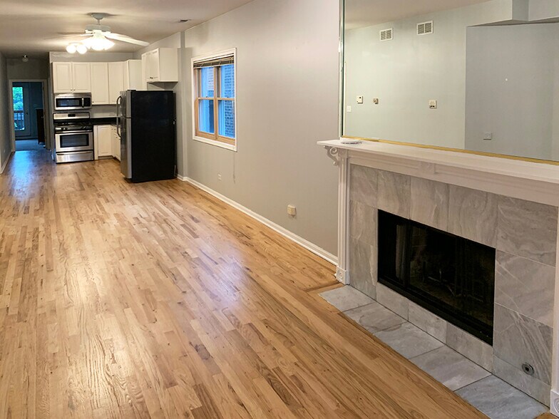 Building Photo - 1042 N Wood St