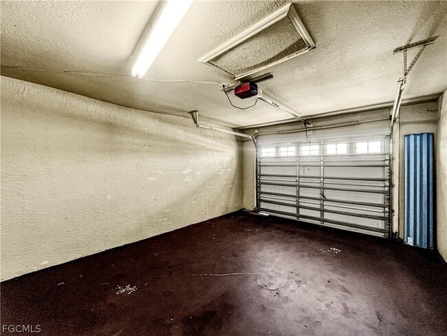 Building Photo - 1909 SW Santa Barbara Pl