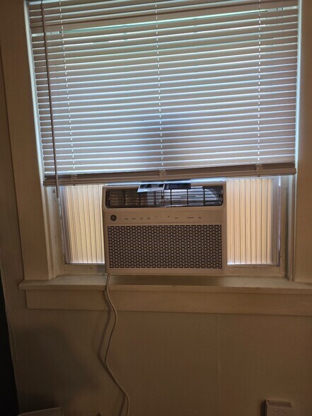 Building Photo - 1171 21st St