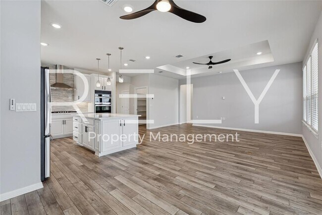 Building Photo - 603 Double Lp St