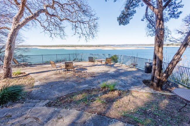 Building Photo - 3 Bed 3 Bath Condo on Lake Travis