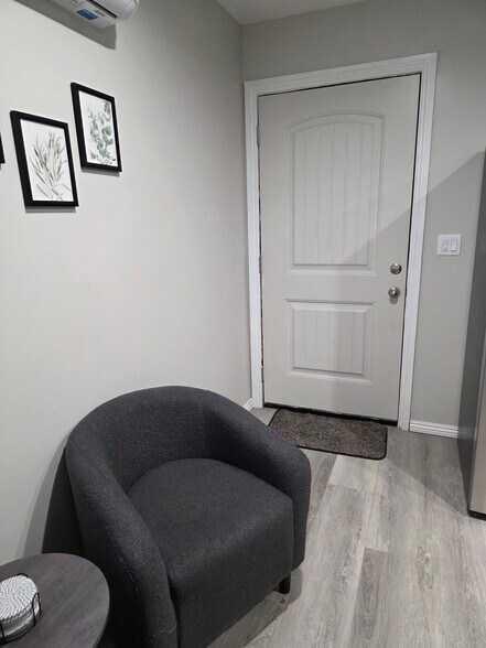 Front interior entry - 20988 Divonne Dr