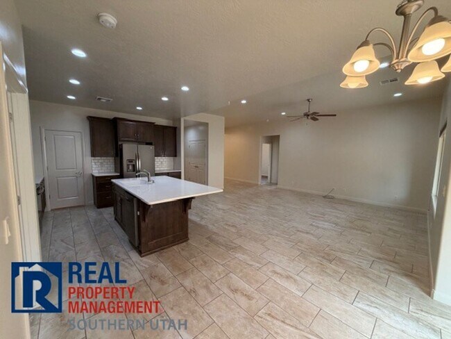 Building Photo - Home in Painted Desert