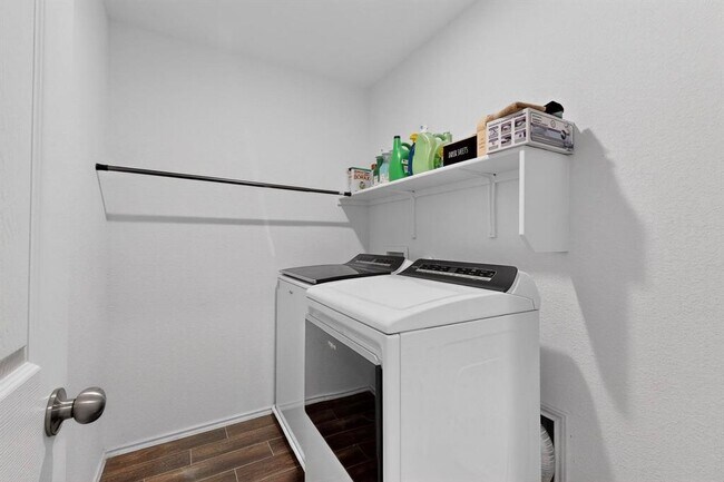 Building Photo - 128 Banyon Dr