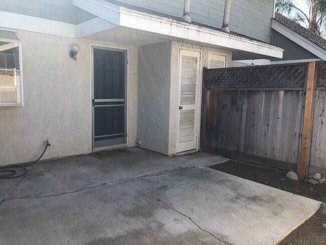 Building Photo - Nantucket Village Condo with Community Pool!