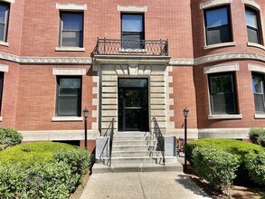 Building Photo - 1060 Beacon St