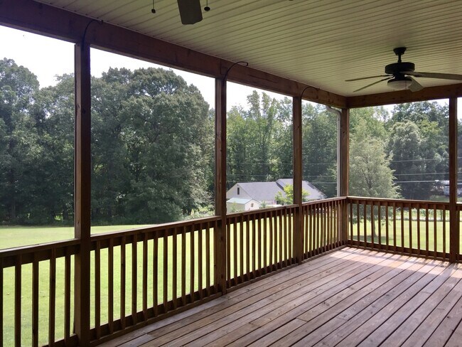 Building Photo - Beautiful Brick Home in NW School District