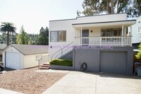 Building Photo - Charming 2-Bedroom Home with Vintage Touches, Spacious Kitchen & Prime Location Near Shops & Dining!