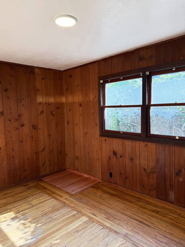 Building Photo - 1 Bed, 1 Bath in Glen Ellen