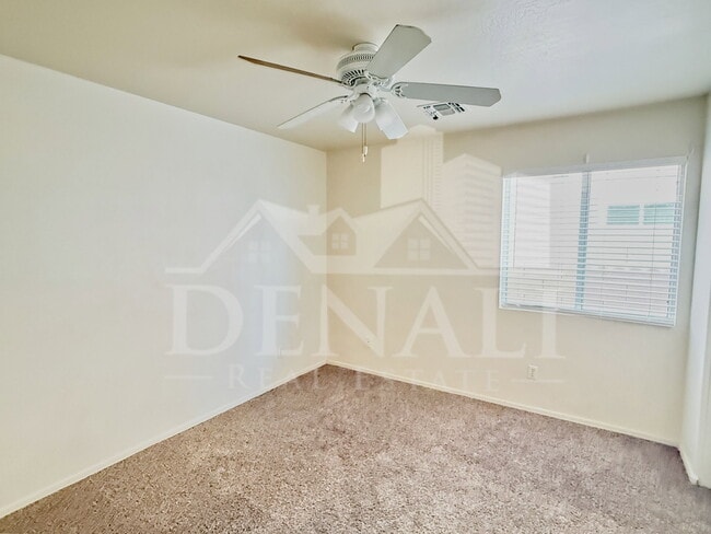 Building Photo - 4330 E Cottonwood Ln