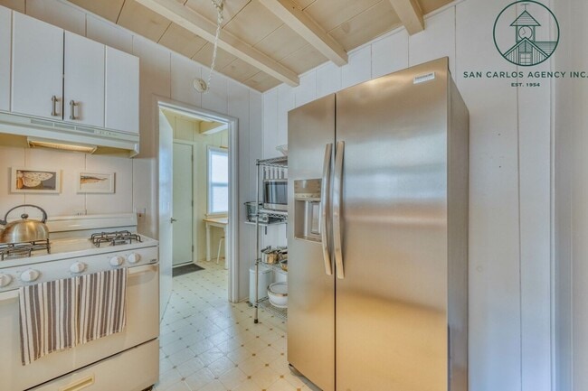 Building Photo - Charming Furnished Two Bedroom Cottage in Carmel-by-the-Sea