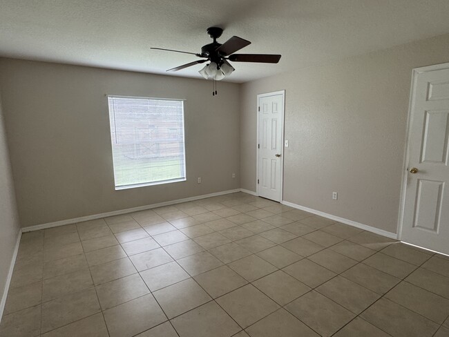 Building Photo - 683 Sagamore Dr