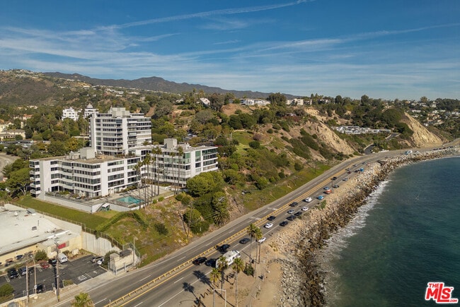 Building Photo - 17366 Sunset Blvd
