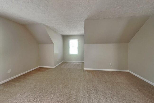 Building Photo - 135 Mill Pointe Dr