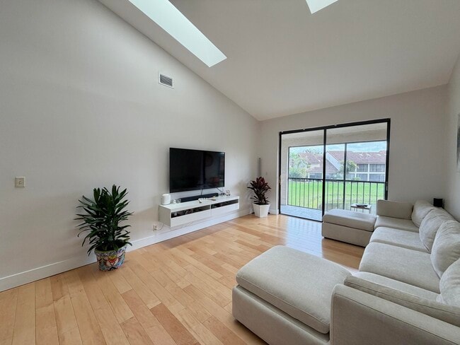 Building Photo - 7935 La Mirada Dr