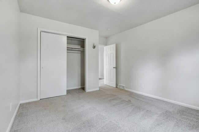 Building Photo - 3728 Standish Ave