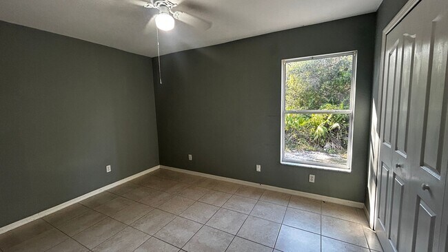 Building Photo - Charming and Spacious Single-Family Home