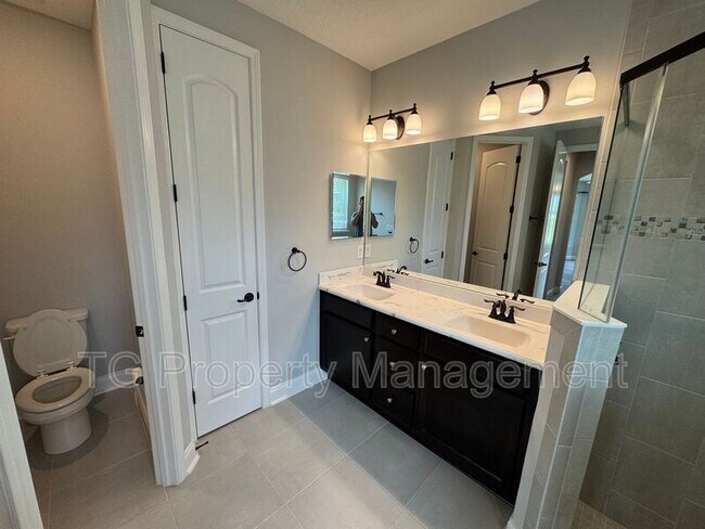 Building Photo - 64 Rose Dew Dr
