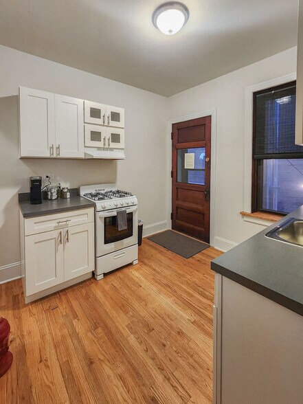 Building Photo - 3759 N Wayne Ave