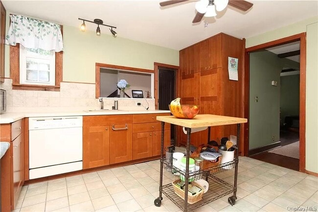 Building Photo - 12 Mamanasco Rd