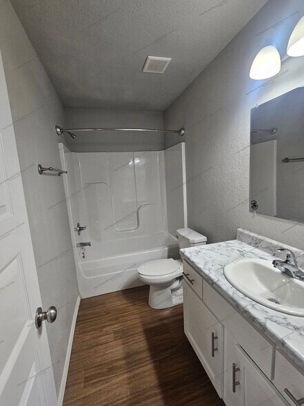 Building Photo - 2121 Ingalls Ln
